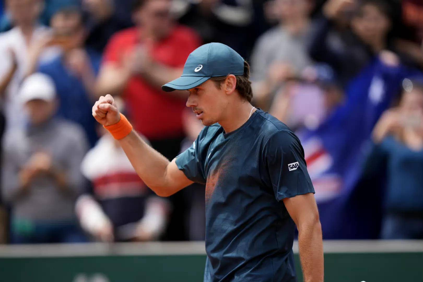 ayx sports-关于大比分获胜首场状态出色，勇士观众沸腾！，德约科维奇重返赛场观众掌声雷动的信息-ayx sports