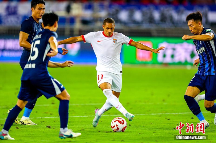 冲刺阶段武汉三镇复出首秀——中超节点到来，悬念犹存，身体对抗强度拉满的简单介绍